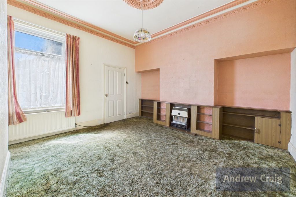 Property photo 2 of 15 Lounge