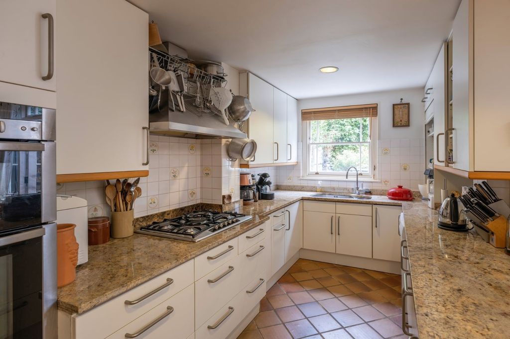 Property photo 3 of 11 Picture No. 12