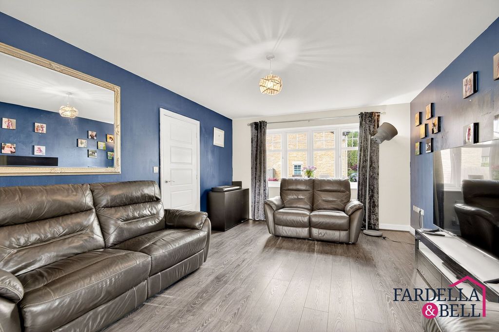 Property photo 2 of 18