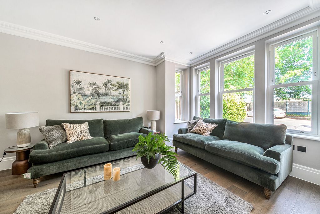 Property photo 3 of 17 Sitting Room