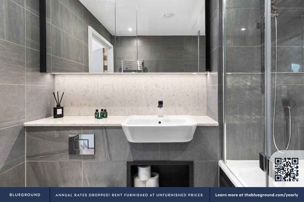Property photo 3 of 33 Bathroom