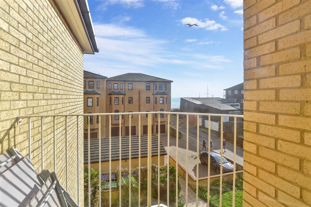 Property photo 3 of 9 Balcony / Terrace