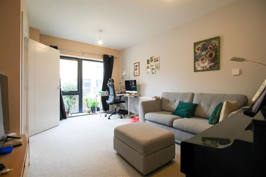 Property photo 3 of 12 Img_1398.Jpg