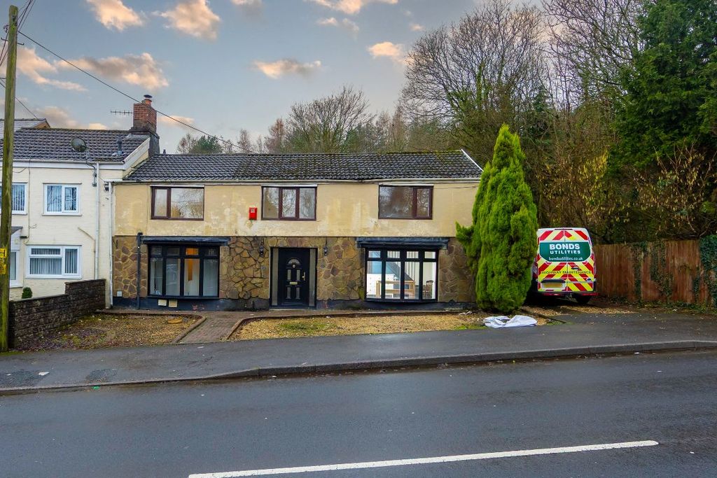 Property photo 2 of 61