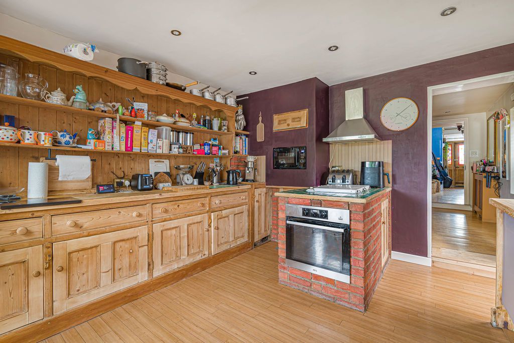 Property photo 2 of 27 Photo 33