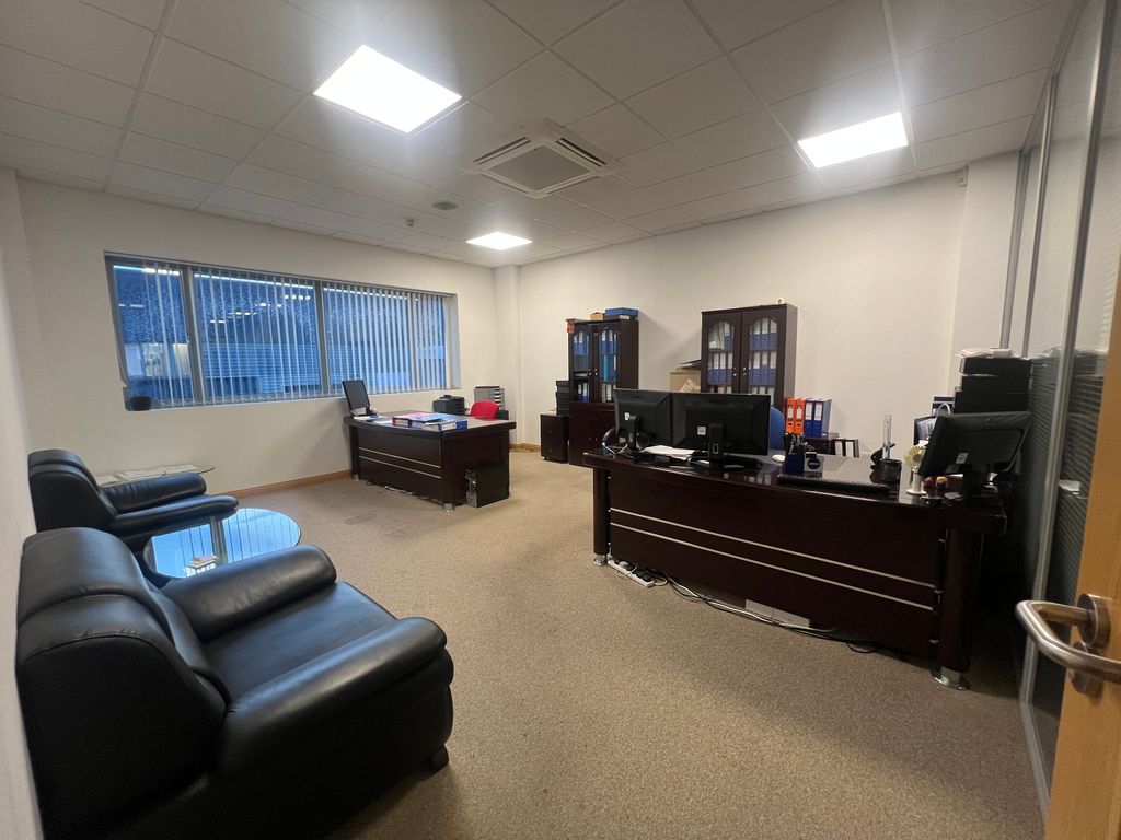 Property photo 3 of 14 Image00005