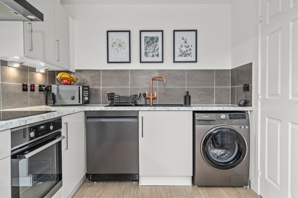 Property photo 2 of 23