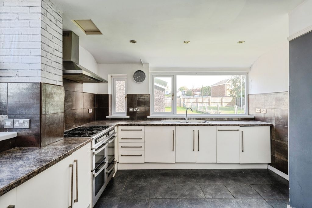 Property photo 3 of 23 Pbox-Img.Jpg