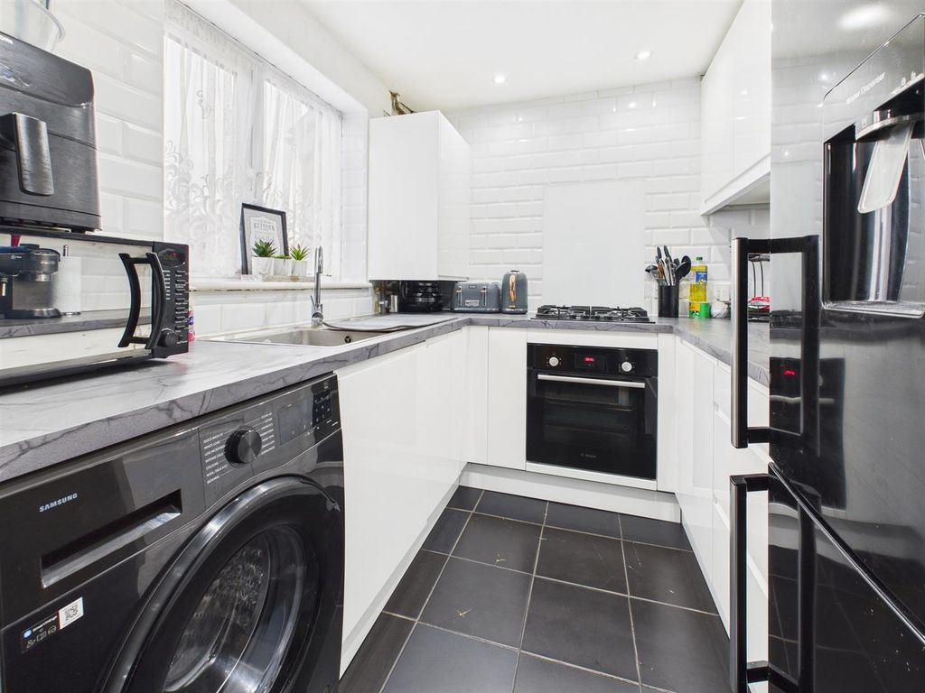 Property photo 2 of 11 Cam05510G0-Pr0118-Still001.Jpg