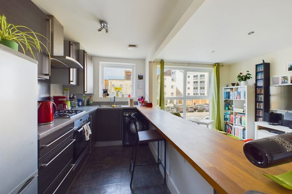 Property photo 3 of 12 Kitchen