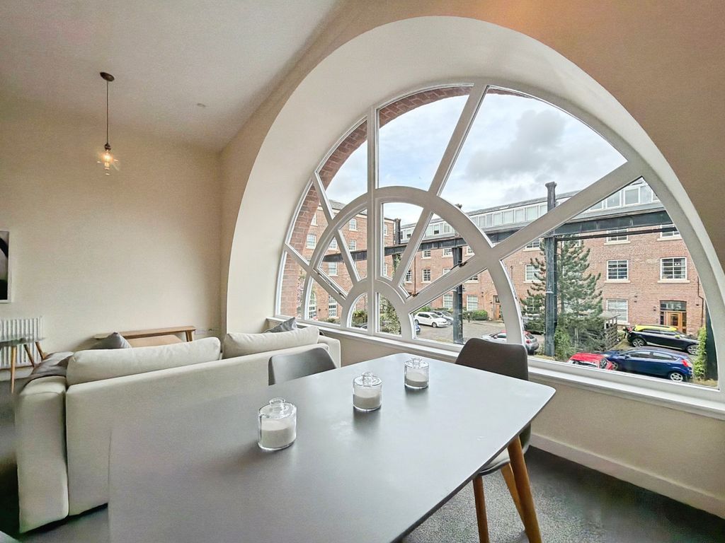 Property photo 3 of 14 Lounge / Dining