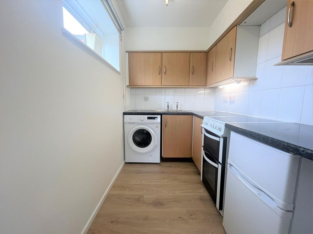 Property photo 3 of 7 Kitchen.Jpg