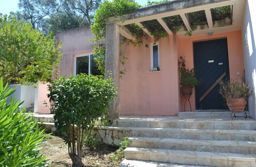 Property photo 3 of 20 Entrance