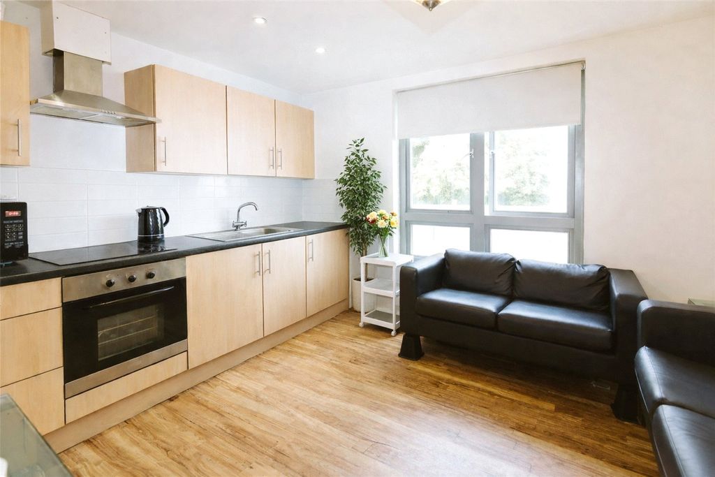 Property photo 2 of 11 Picture No. 40