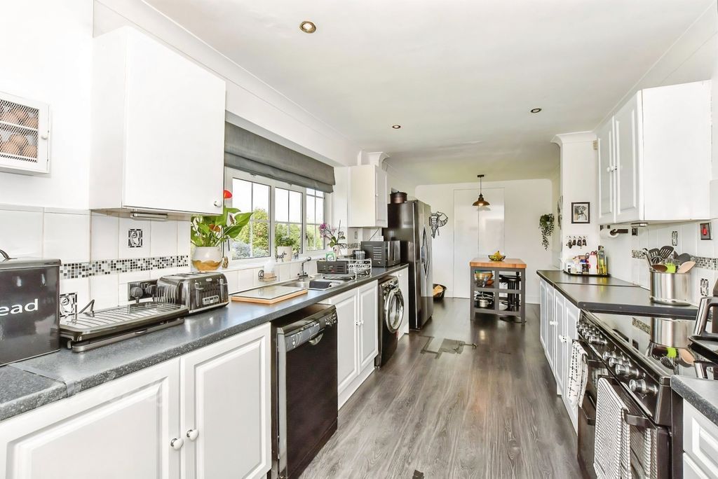 Property photo 2 of 21 Kitchen