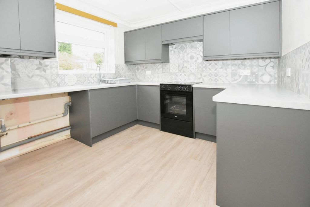 Property photo 1 of 9 Kitchen .1.Jpg