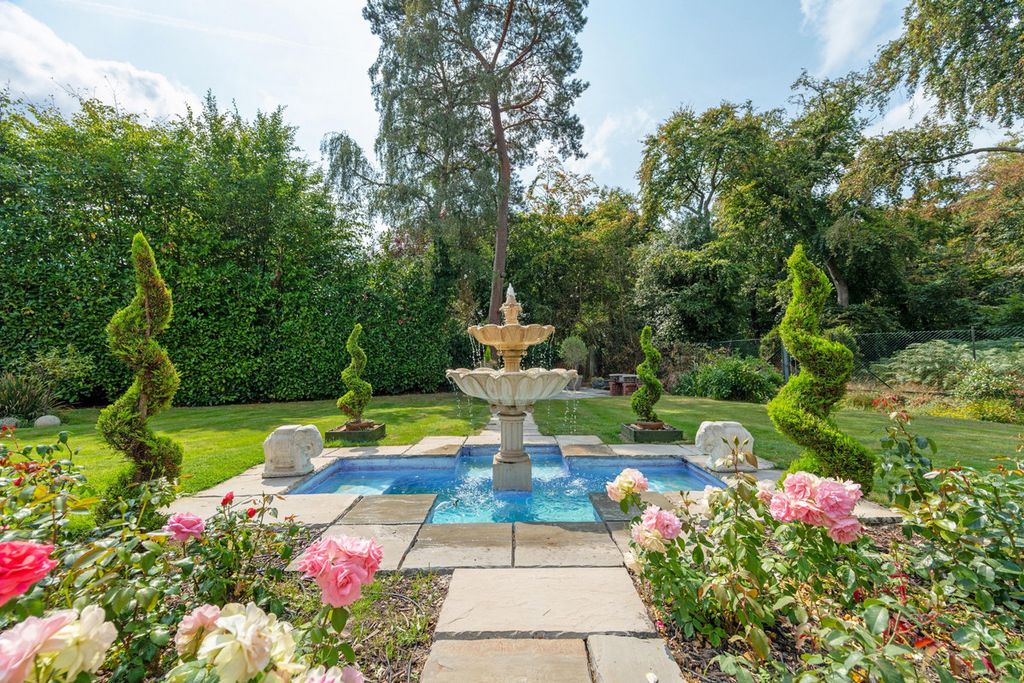 Property photo 2 of 31