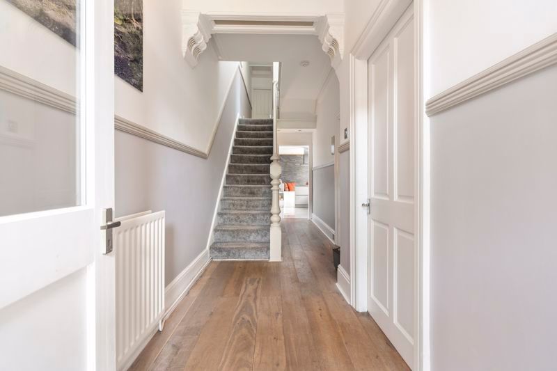 Property photo 2 of 27 40 Selborne Drive
