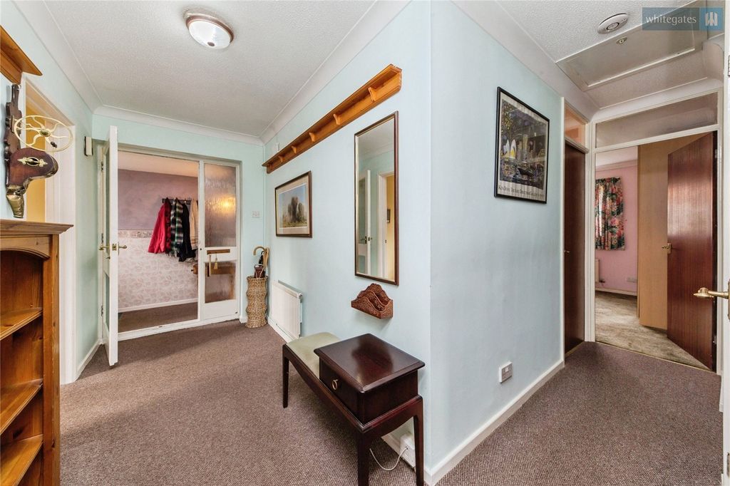 Property photo 3 of 27 Picture No. 02