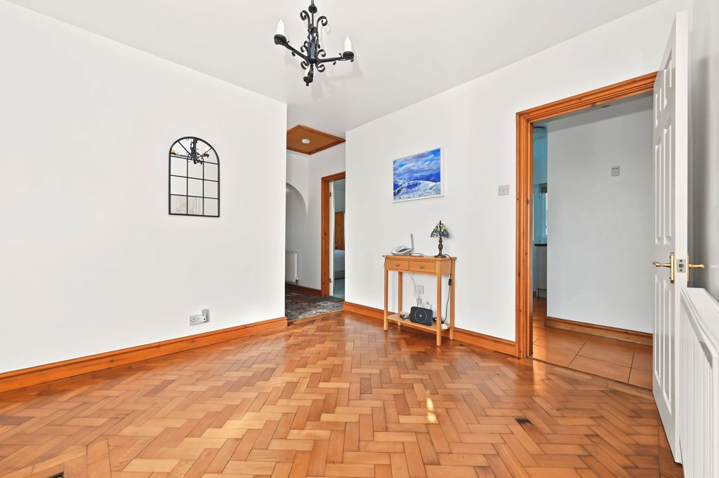 Property photo 3 of 34