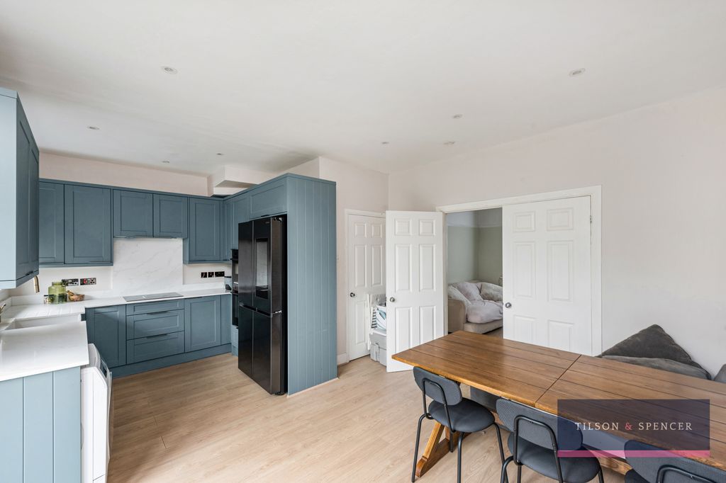 Property photo 2 of 18 2710202512_Tils_145 Willoughby Lane _N17 0Rt_006_W