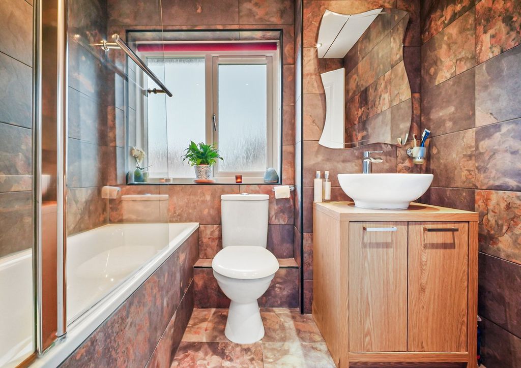 Property photo 2 of 26