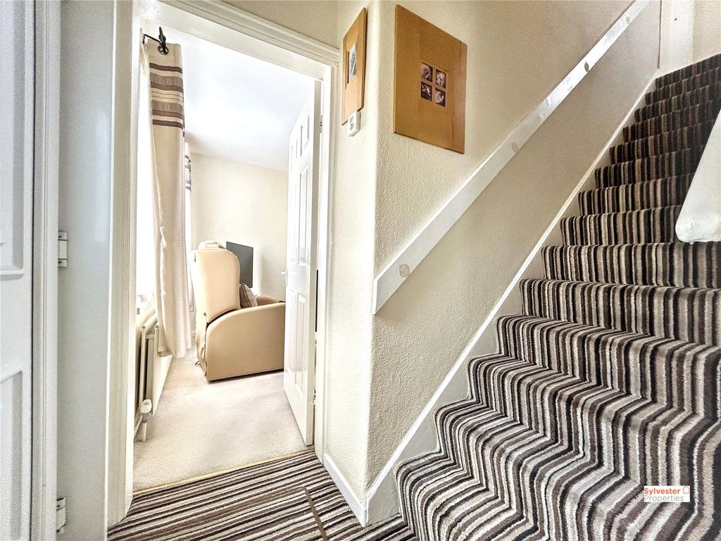 Property photo 2 of 18 Picture No. 12