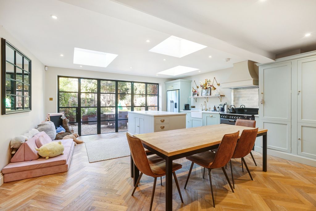 Property photo 3 of 27 Dining