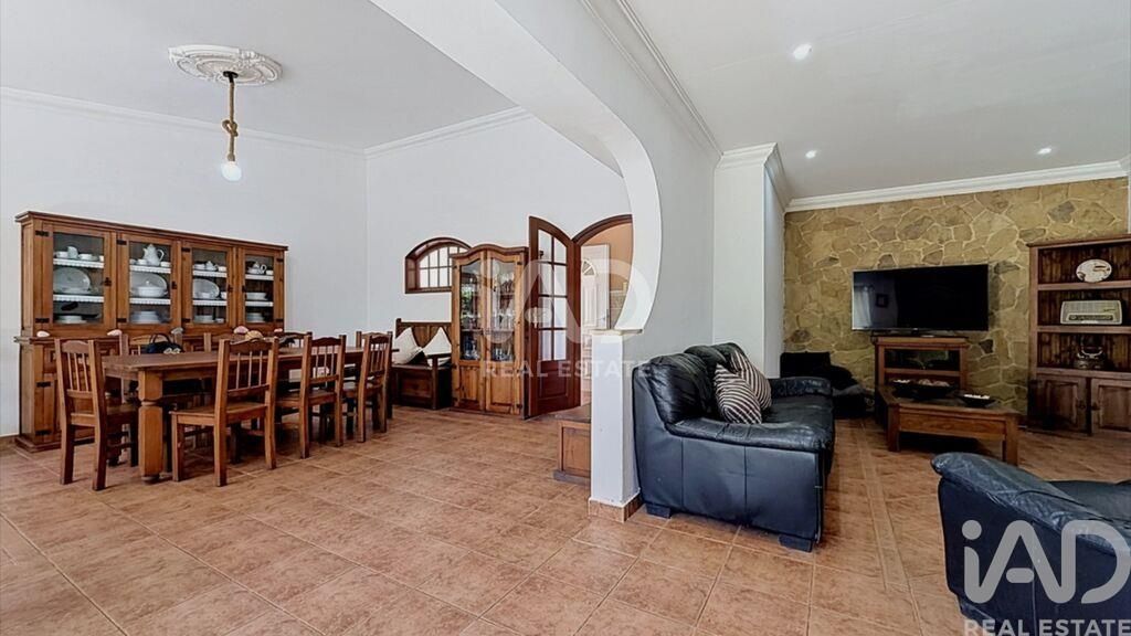 Property photo 2 of 39