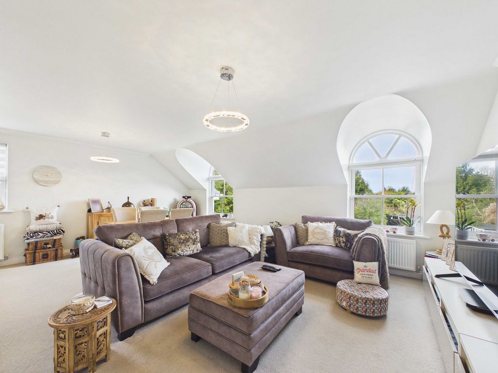 Property photo 2 of 36