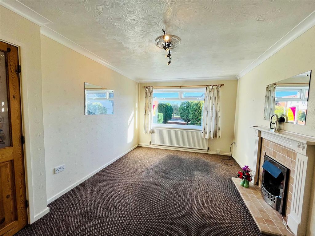 Property photo 2 of 15 Lounge.Jpg