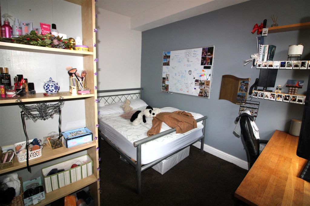 Property photo 3 of 15 Bedroom 2