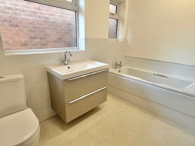 Property photo 3 of 16 Bathroom
