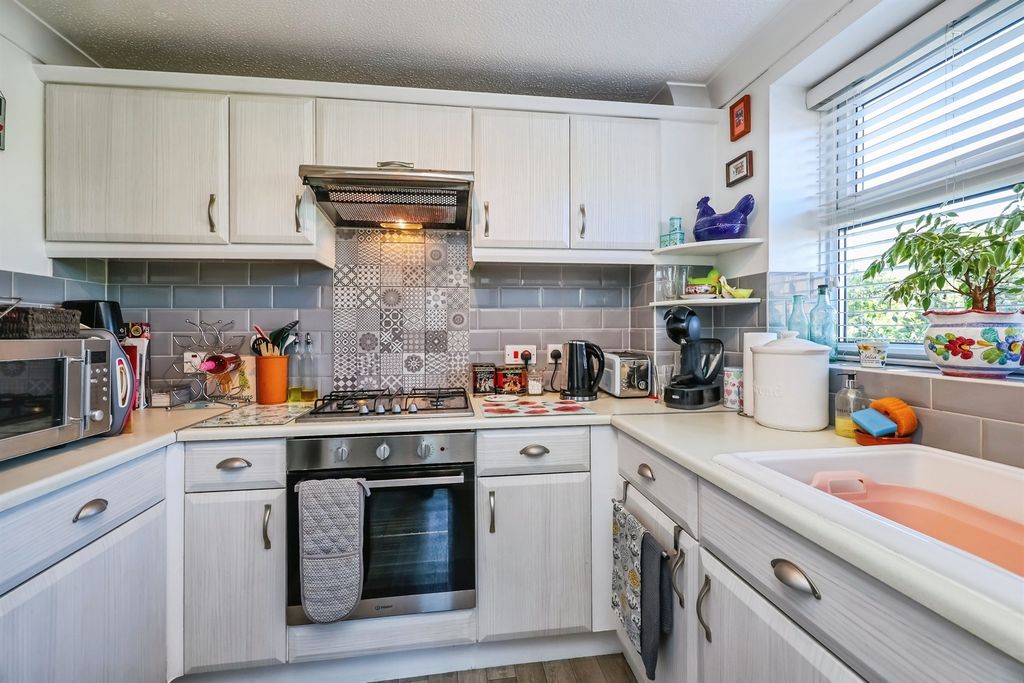 Property photo 3 of 17