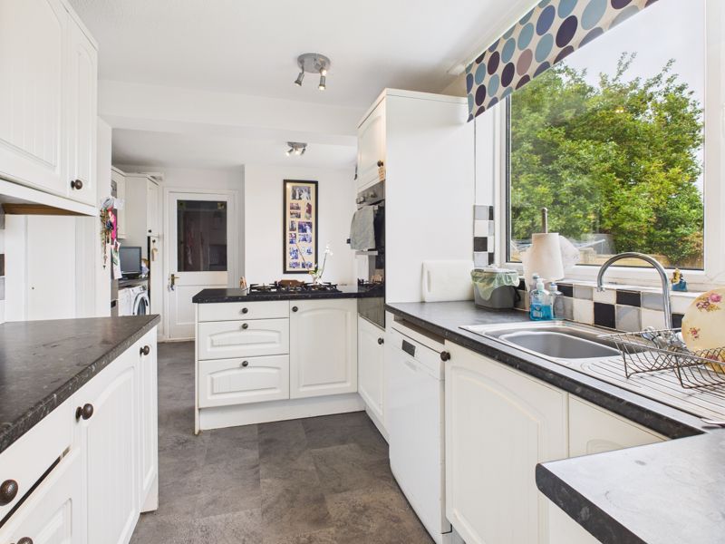 Property photo 2 of 17 Kitchen Breakfast Room