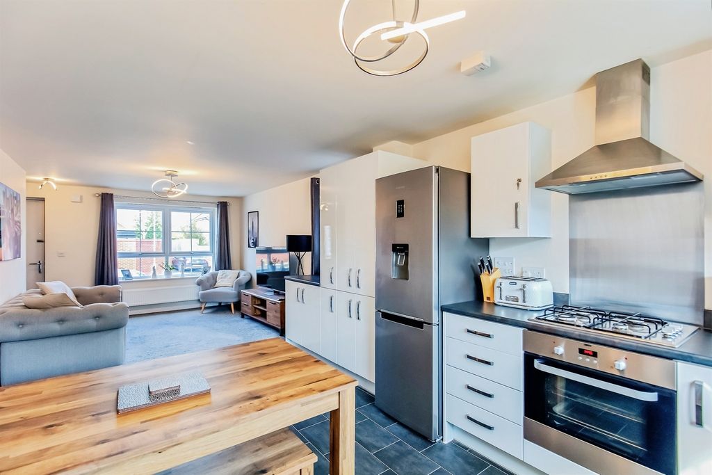 Property photo 3 of 13