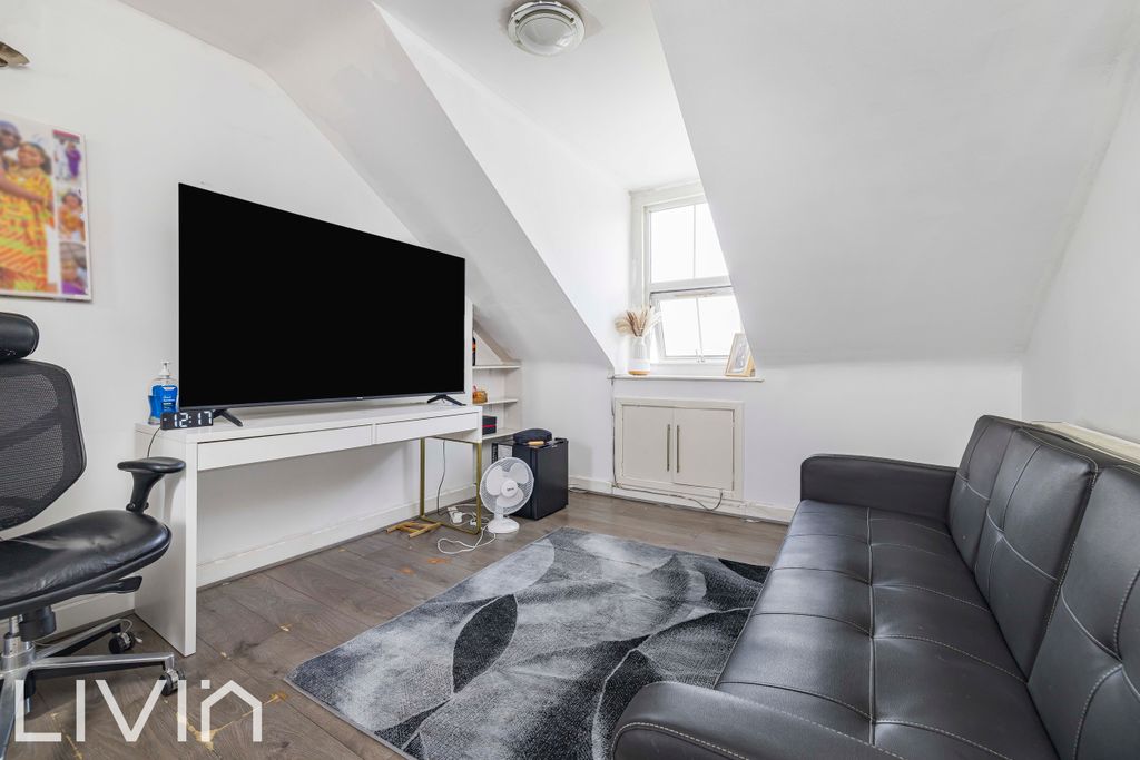 Property photo 3 of 10 120A8487