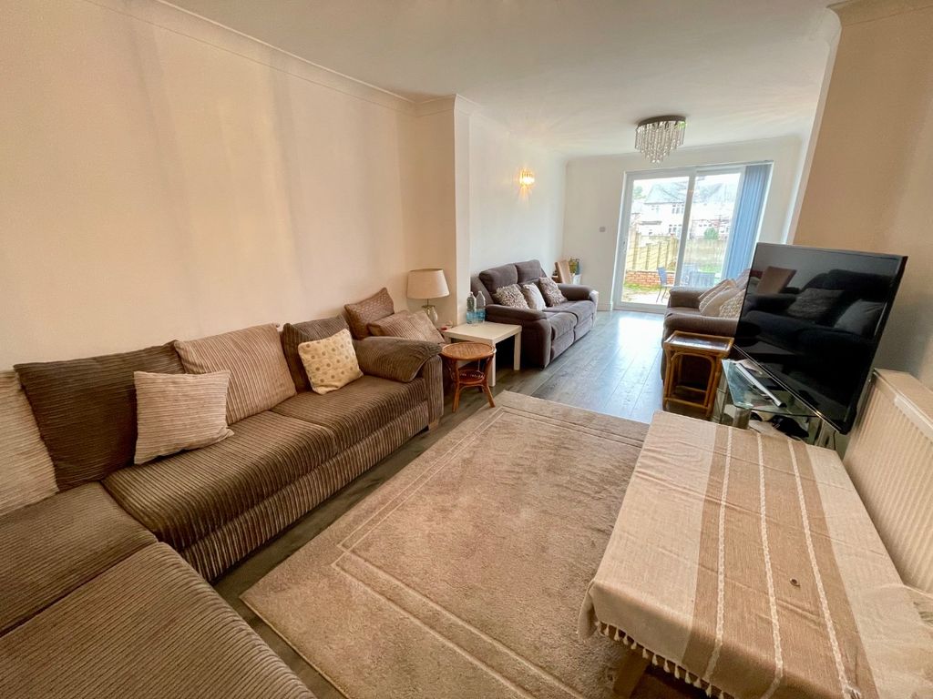 Property photo 3 of 12 4900572