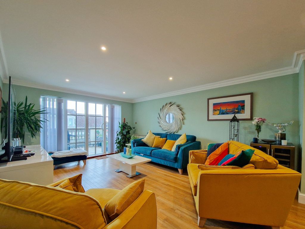 Property photo 2 of 37