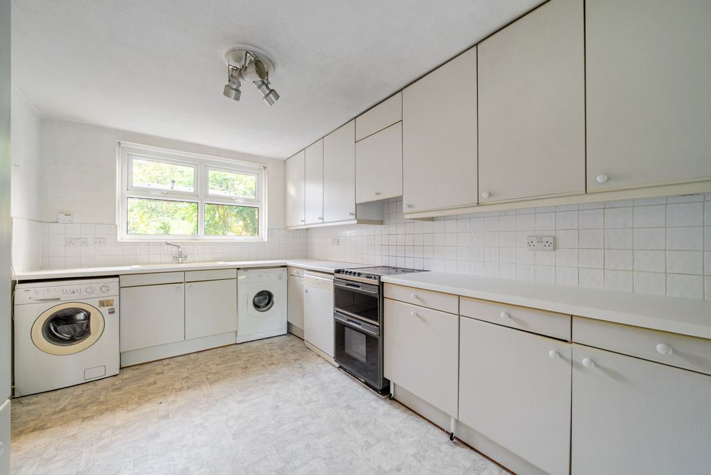 Property photo 3 of 17 Kitchen