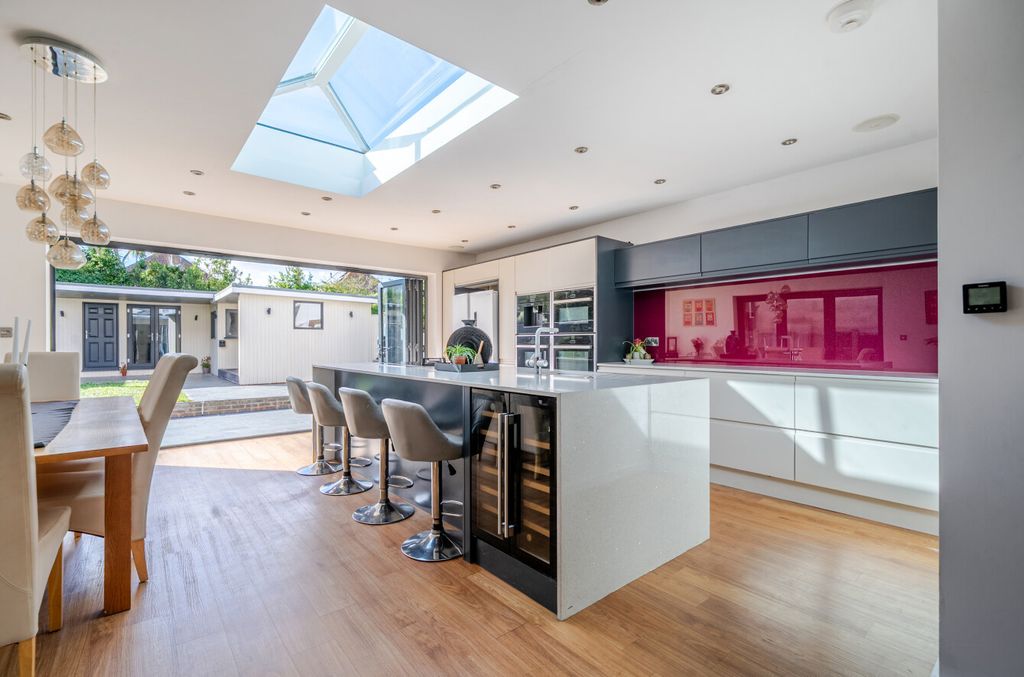 Property photo 2 of 17 1524689-6-1A0Cf0c...