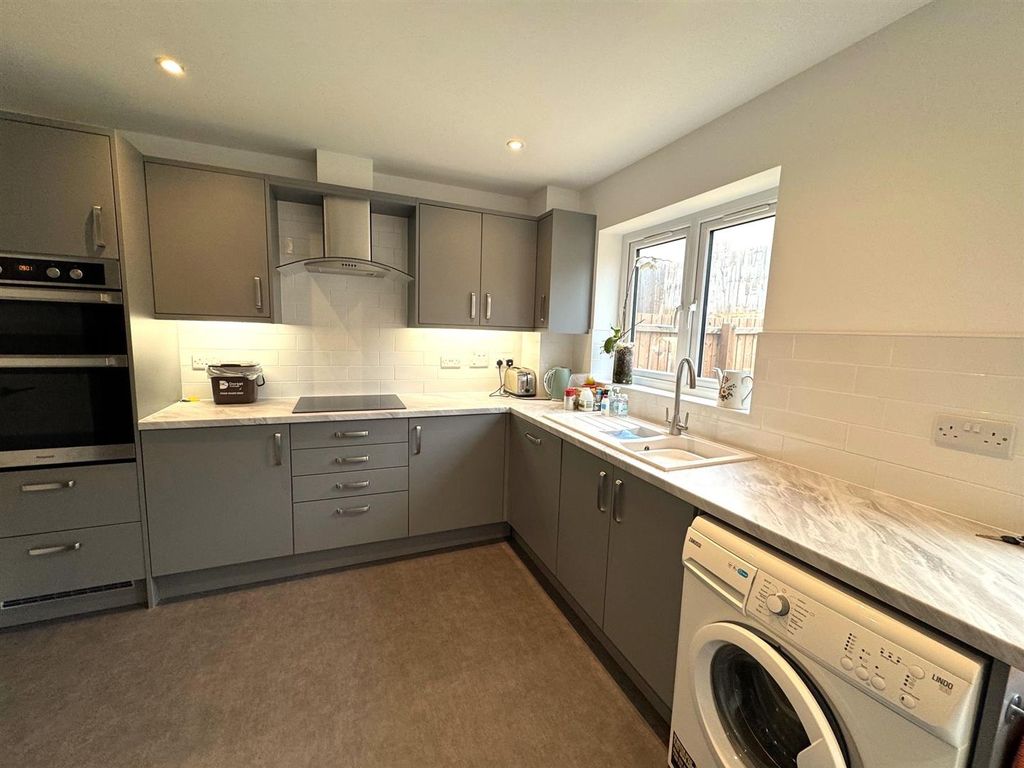 Property photo 2 of 11 Kitchen.Jpg