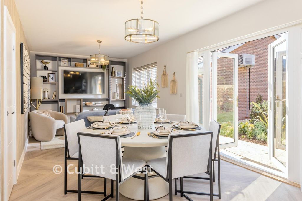 Property photo 3 of 11 Kitchen Diner Family Room