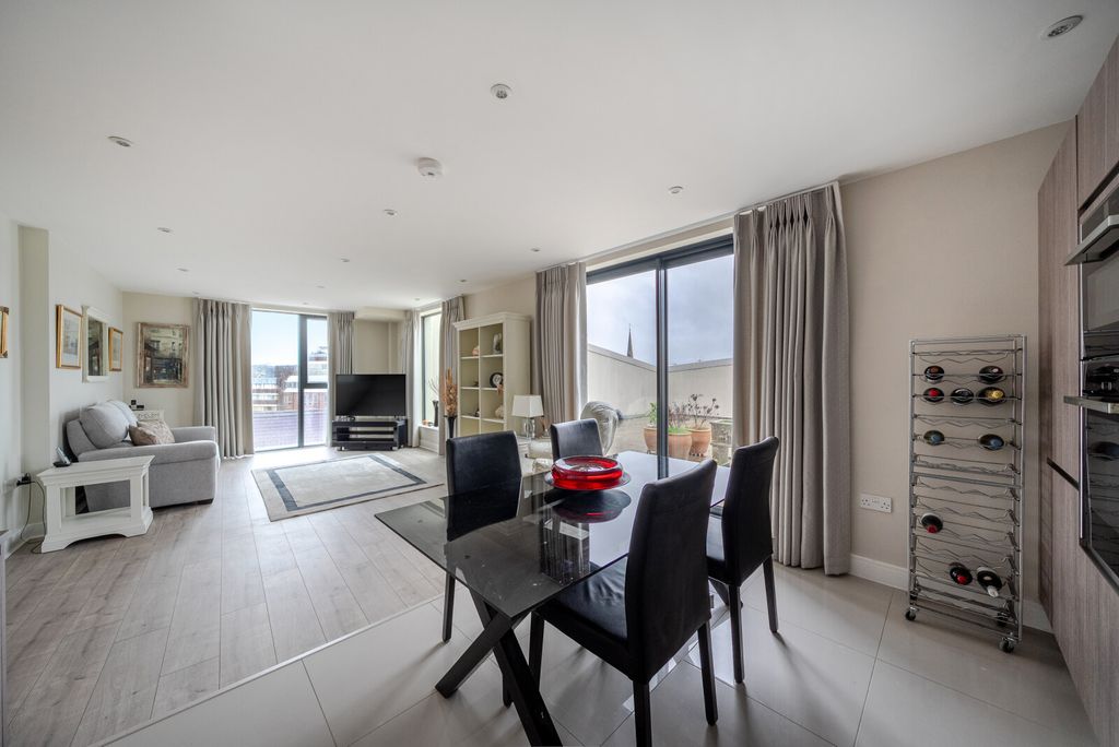 Additional image 6 of 2 bed flat for saleLeapale Lane, Guildford GU1
