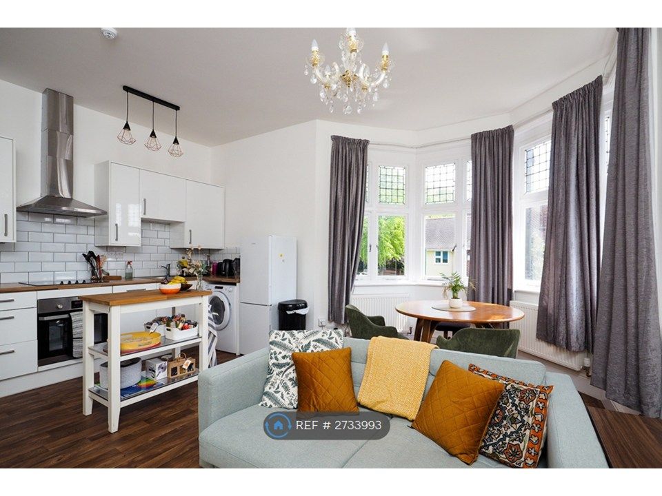 Property photo 1 of 14 Large Sunny Living Space