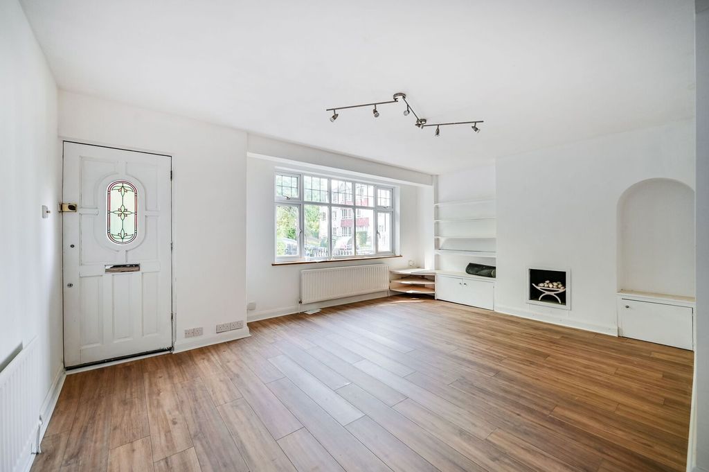Property photo 3 of 9