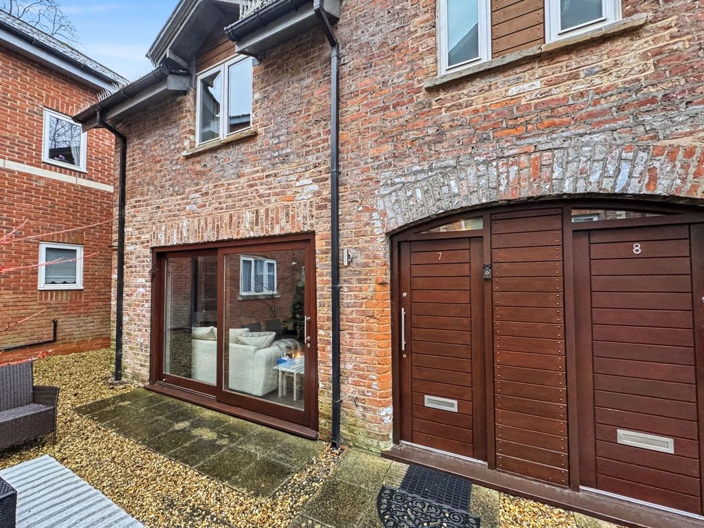 Property photo 2 of 21