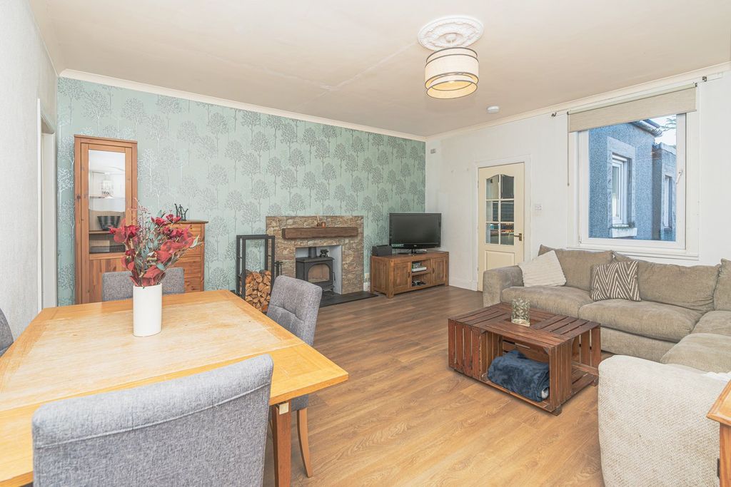 Property photo 3 of 34