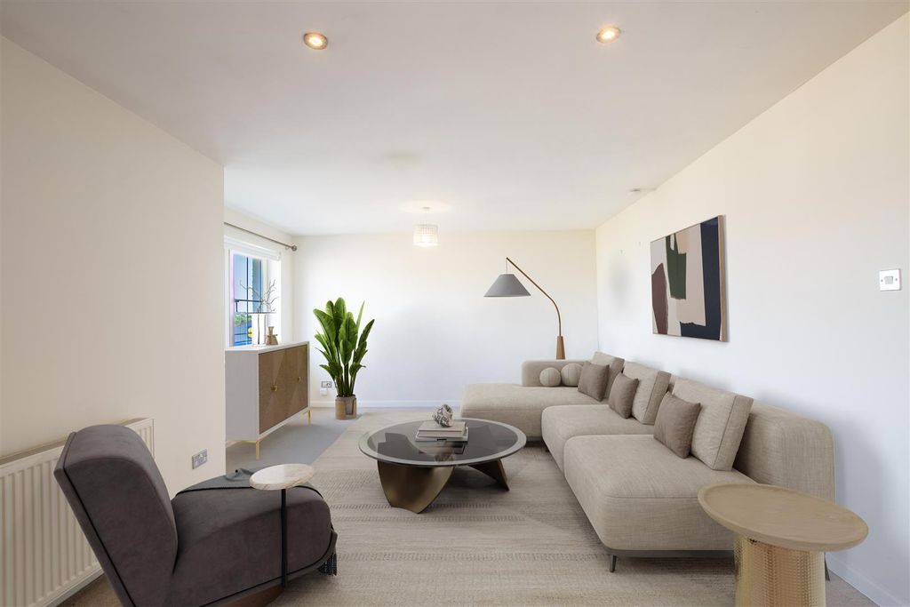 Property photo 3 of 20 Lounge