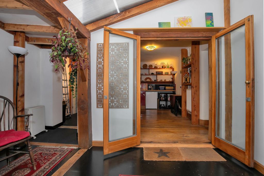 Property photo 2 of 29